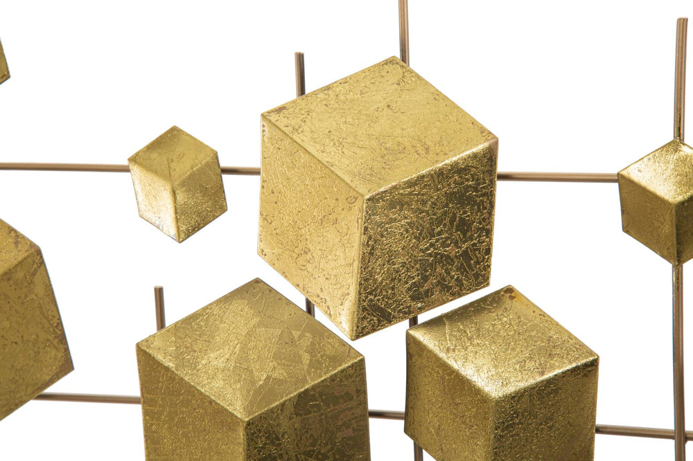Geometrische Wanddekoration aus Metall in Würfelform mit goldener Farbe