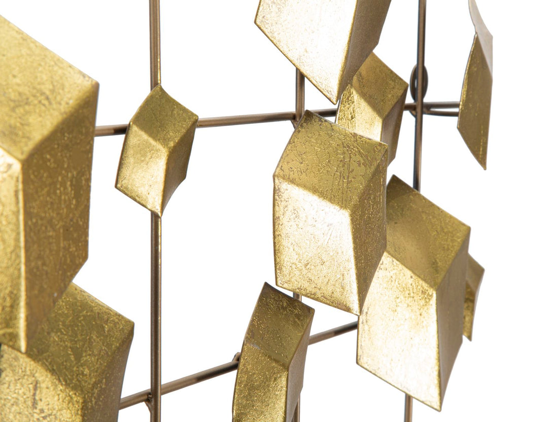 Geometrische Wanddekoration aus Metall in Würfelform mit goldener Farbe
