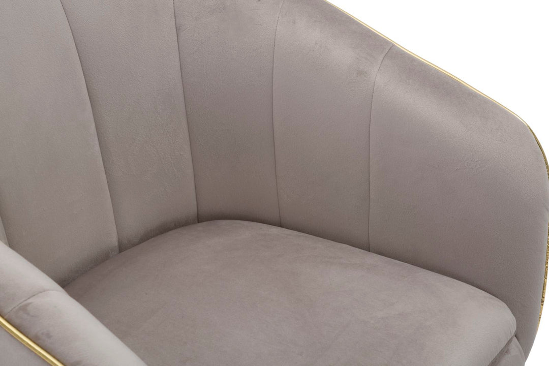 Grauer gepolsterter Sessel mit schwarzen Holzbeinen und goldenen Details