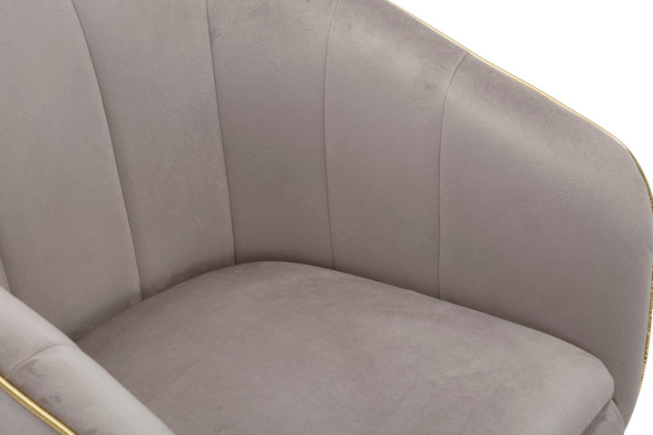 Grauer gepolsterter Sessel mit schwarzen Holzbeinen und goldenen Details