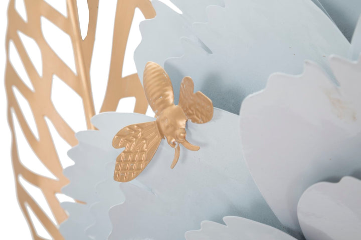 Goldene und weiße florale Wanddekoration