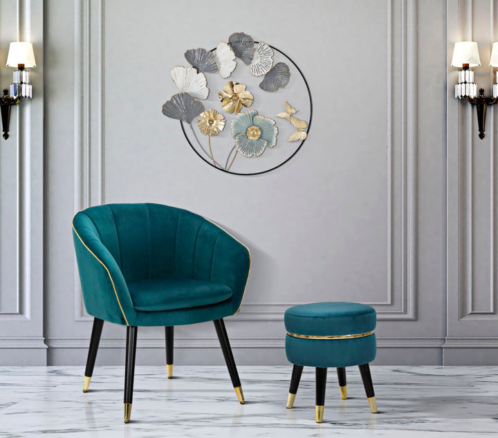 Kleiner Sitz aus blauem und goldenem Samt mit schwarzen Beinen