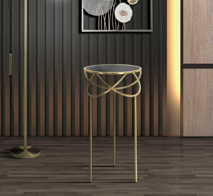 Geometrischer kleiner Tisch aus Metall und Glas in Gold und Schwarz