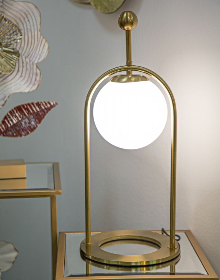 Goldene gewölbte Metall-Tischlampe