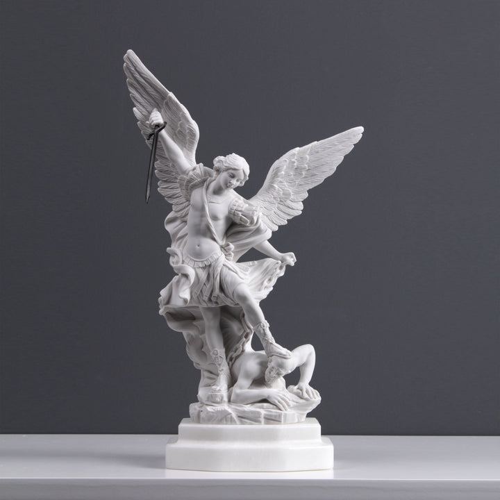 Heiliger Michael der Erzengel Statue