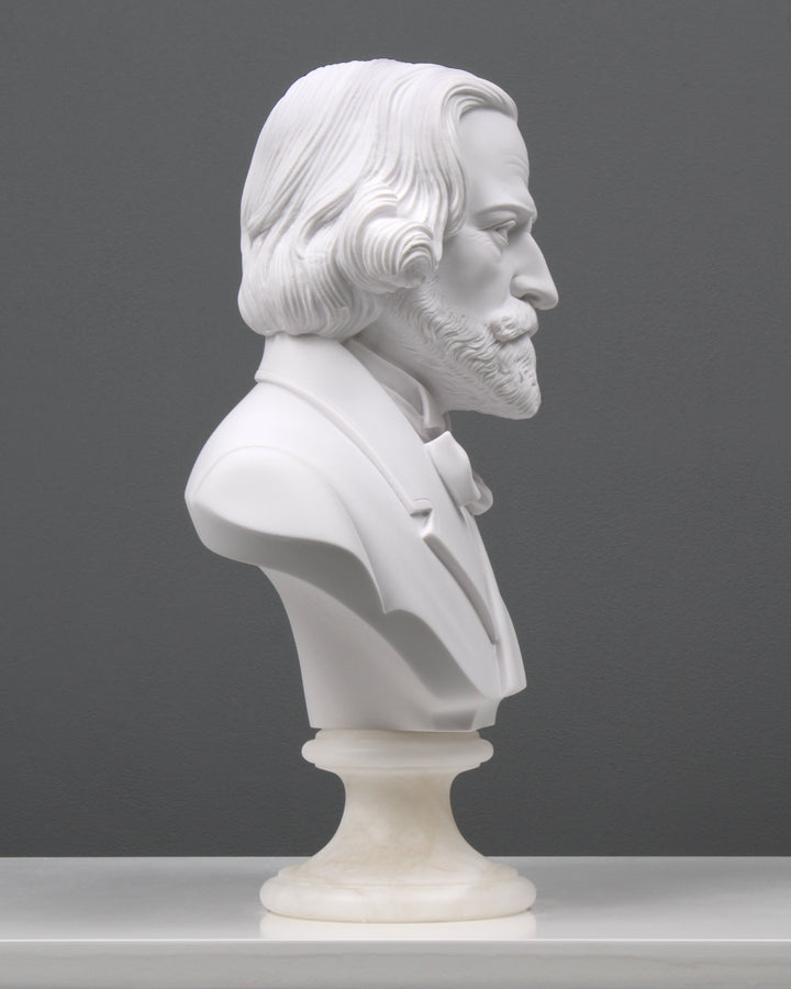 Verdi Büste Statue