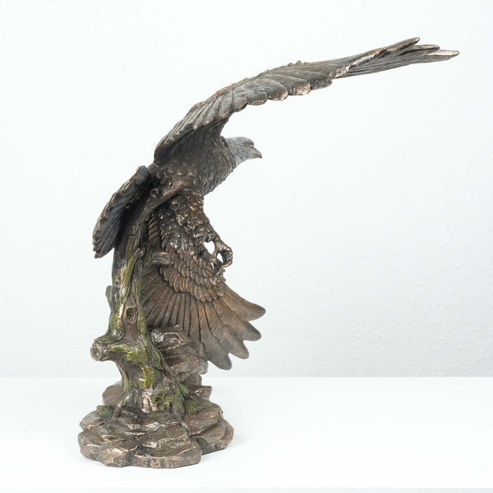 Adler Fliegend (Bronzierte Skulptur aus Kunstharz)