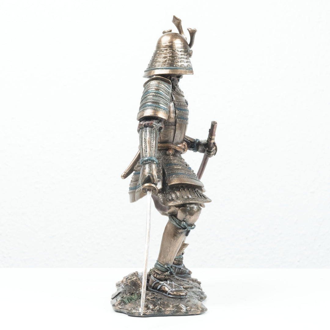 Samurai Krieger mit O-Yoroi (Bronzierte Skulptur aus Kunstharz)
