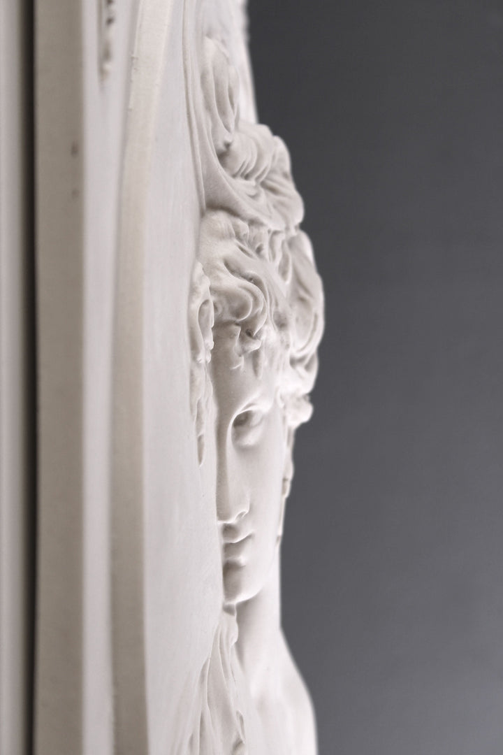 Relief Frauenkopf mit quadratischem Hintergrund (im Paar)