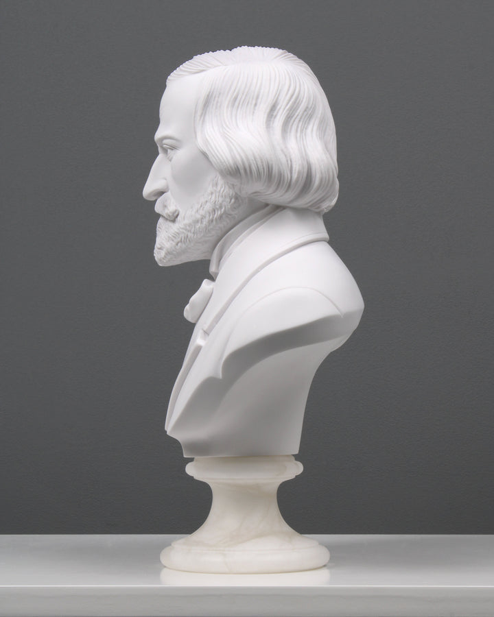 Verdi Büste Statue