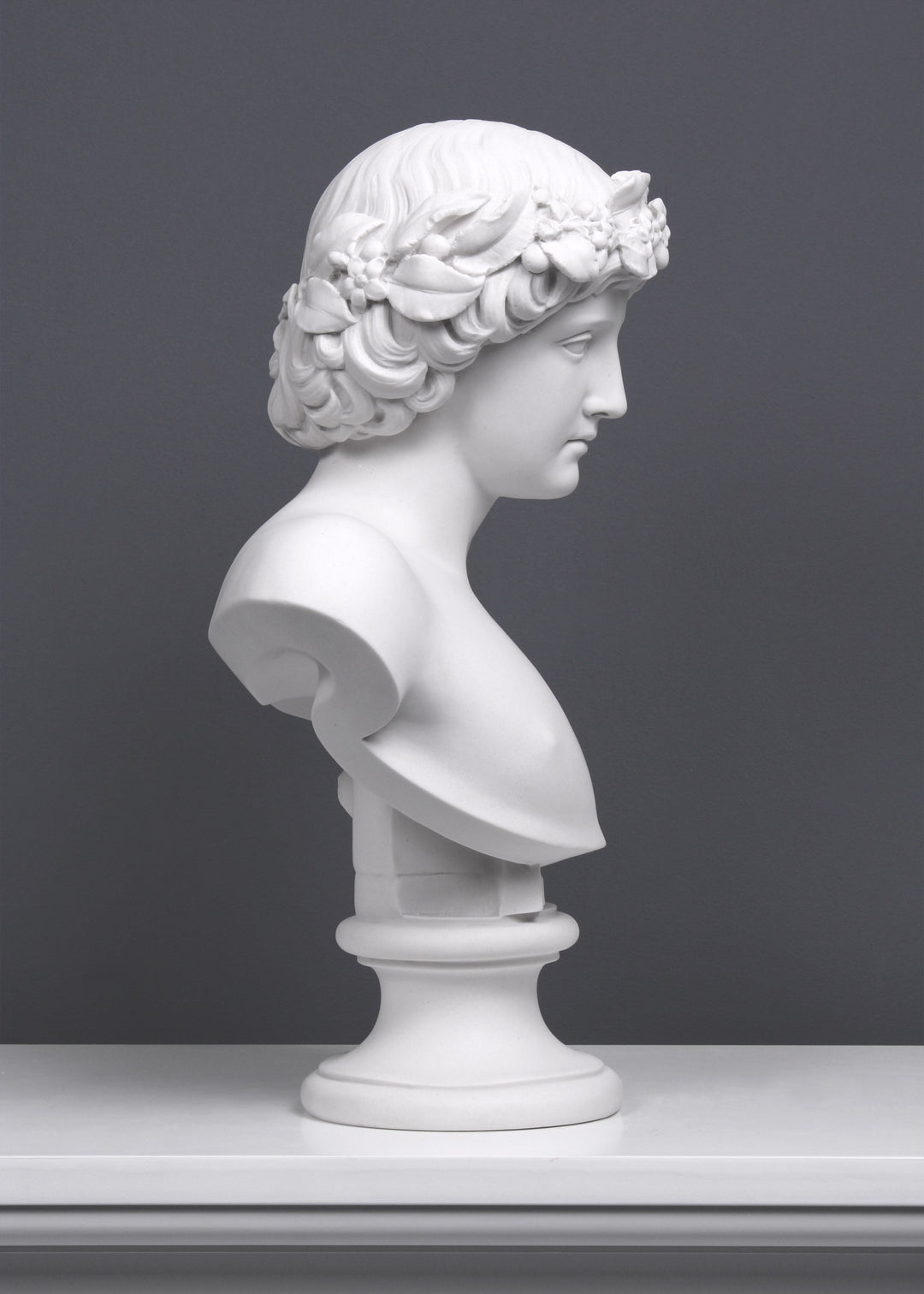 Antinous mit Bacchuskranz Büste