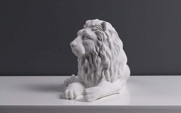 Liegender Löwe Statue