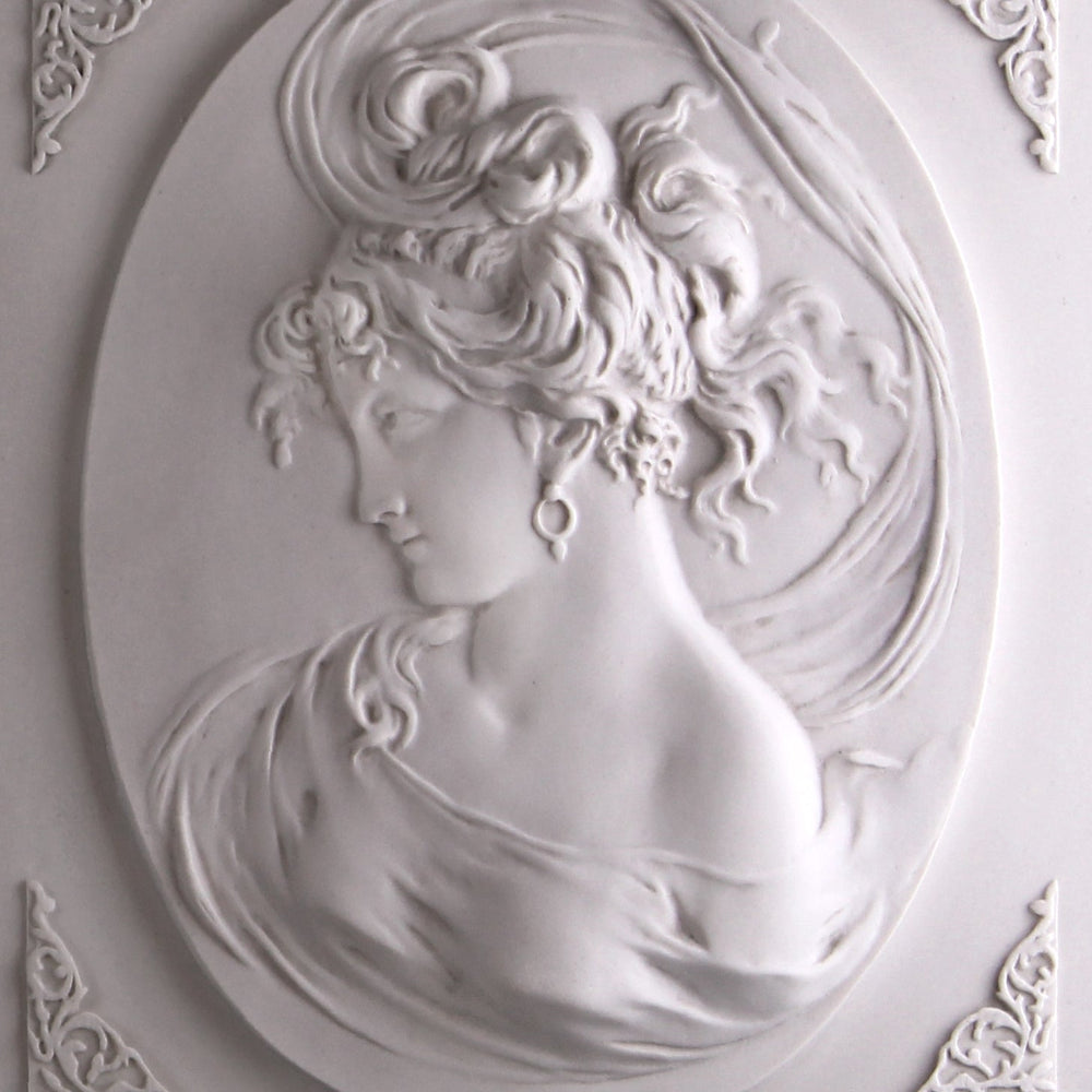 Relief Frauenkopf mit quadratischem Hintergrund (im Paar)