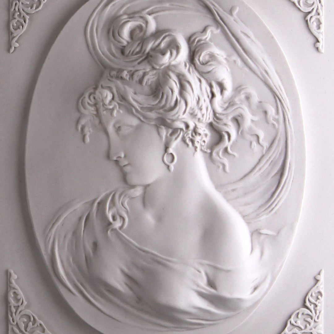 Relief Frauenkopf mit quadratischem Hintergrund (im Paar)