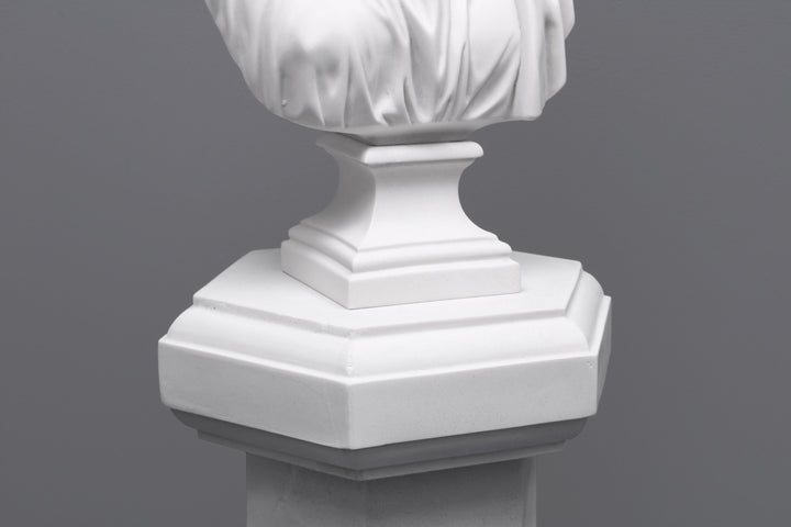 Große Säule für Büste