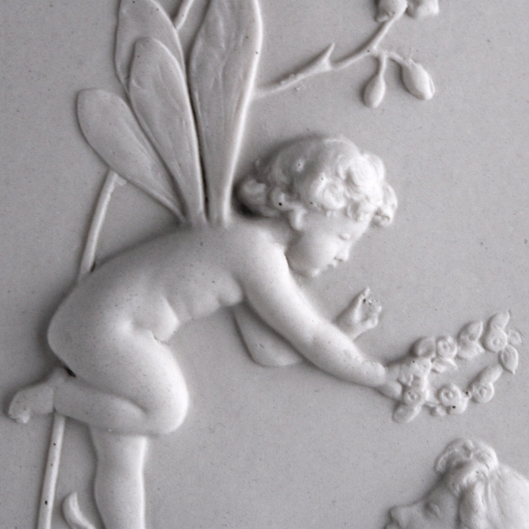 Relief Celestine mit Engel (im Paar)