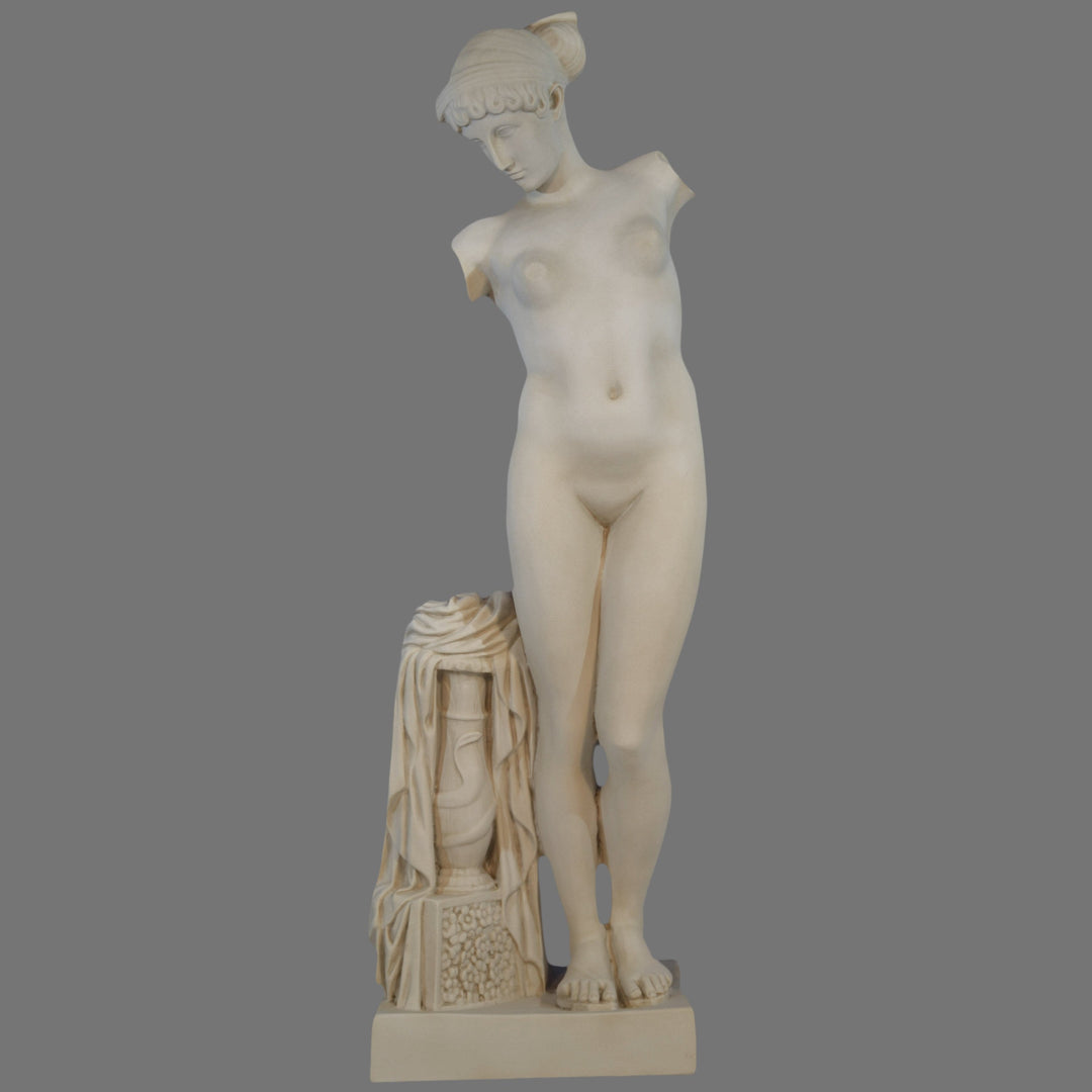 Weibliche Lebensgrosse Statue