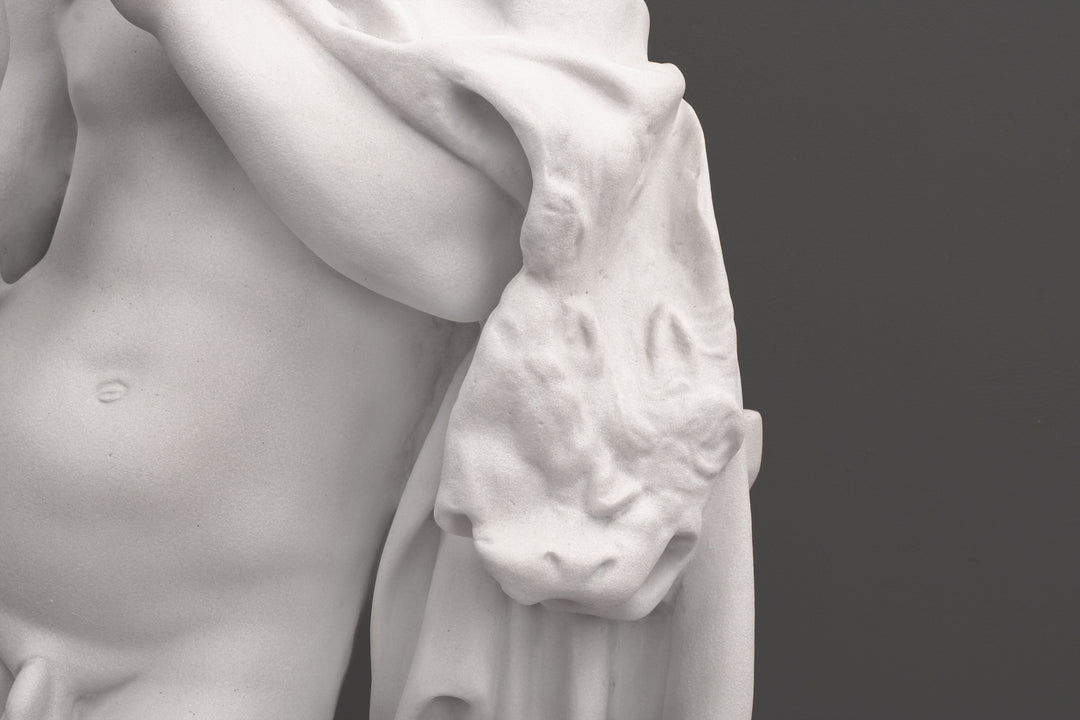 Satyr mit Floete Statue