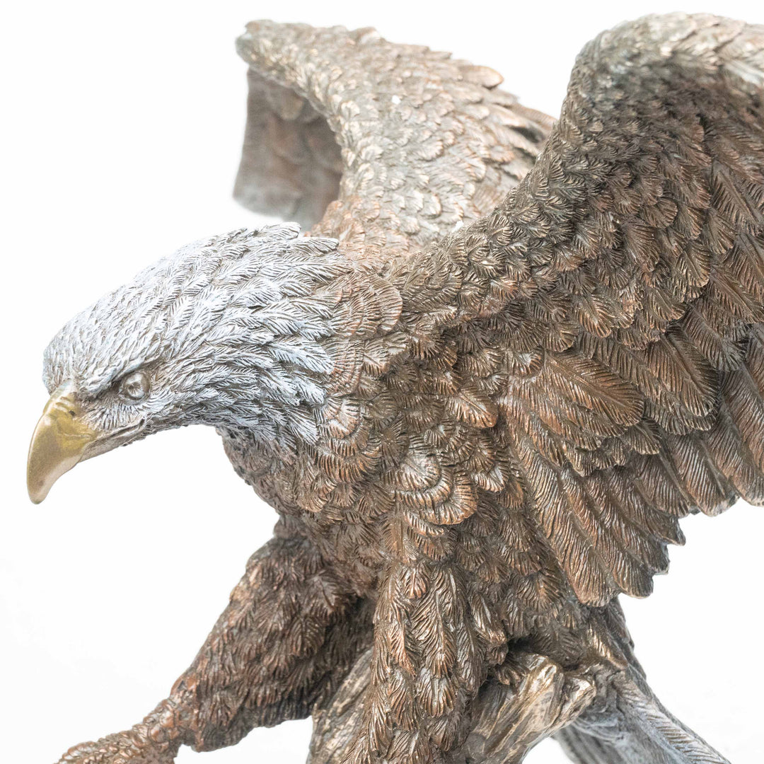 Adler Jagend (Bronzierte Skulptur aus Kunstharz)
