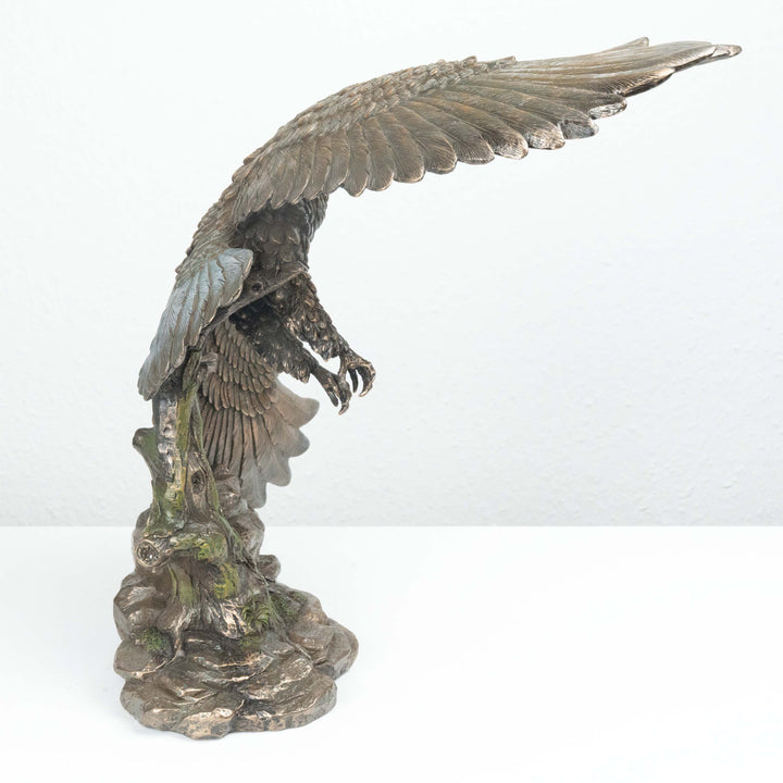 Adler Fliegend (Bronzierte Skulptur aus Kunstharz)