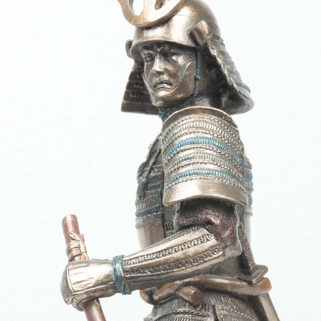 Samurai Krieger mit O-Yoroi (Bronzierte Skulptur aus Kunstharz)