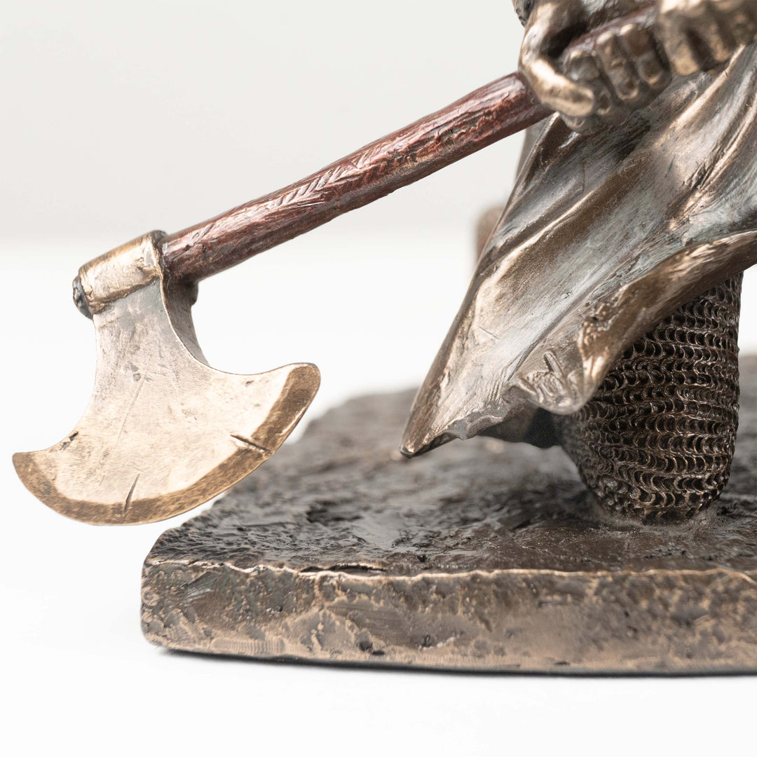 Templerritter mit Axt Statue (Kaltguss-Bronze Skulptur)