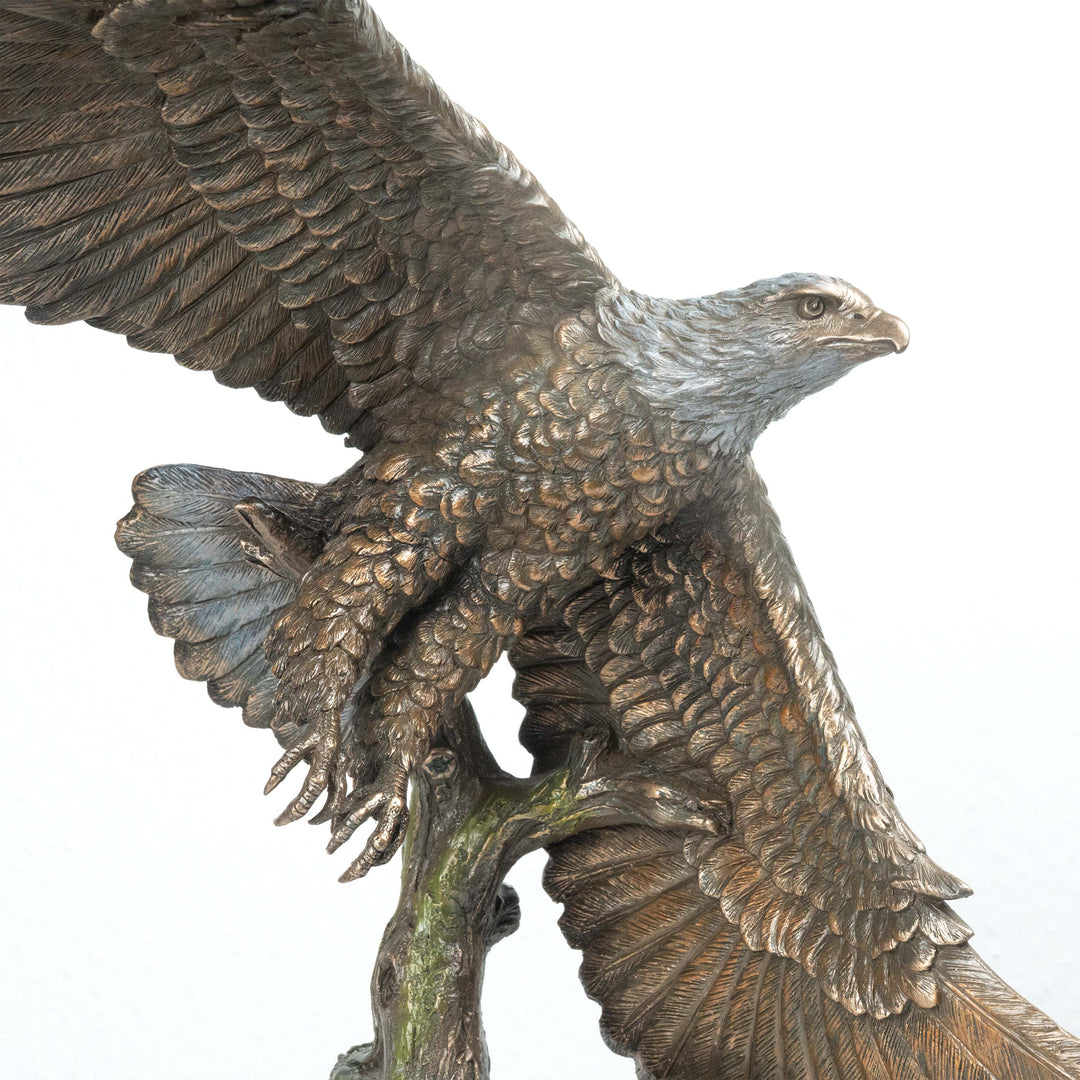 Adler Fliegend (Bronzierte Skulptur aus Kunstharz)