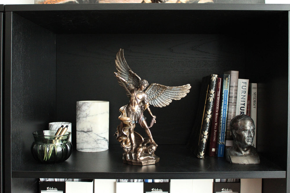 Heiliger Michael (Bronzierte Skulptur aus Kunstharz)