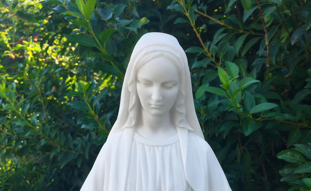Alabaster-Statuen