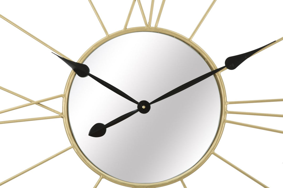 Wanduhr mit römischen Ziffern aus Metall und Glas in Gold und Schwarz