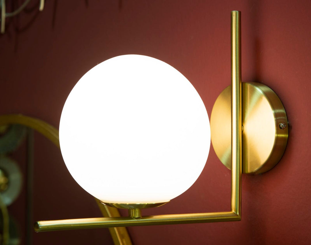 Goldene Wandlampe mit rundem Rand (Moderne Dekoration)