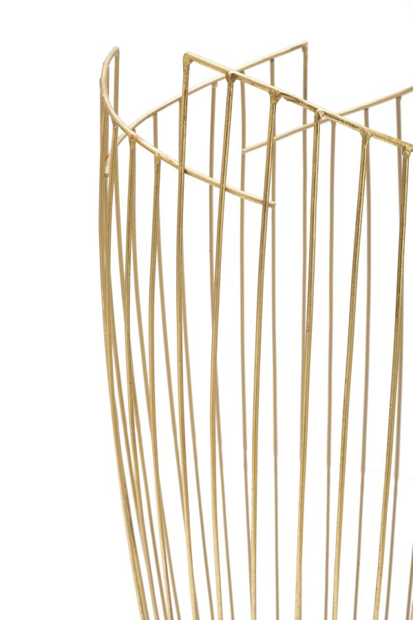 Goldener Regenschirmhalter aus Metall mit geometrischen Linien