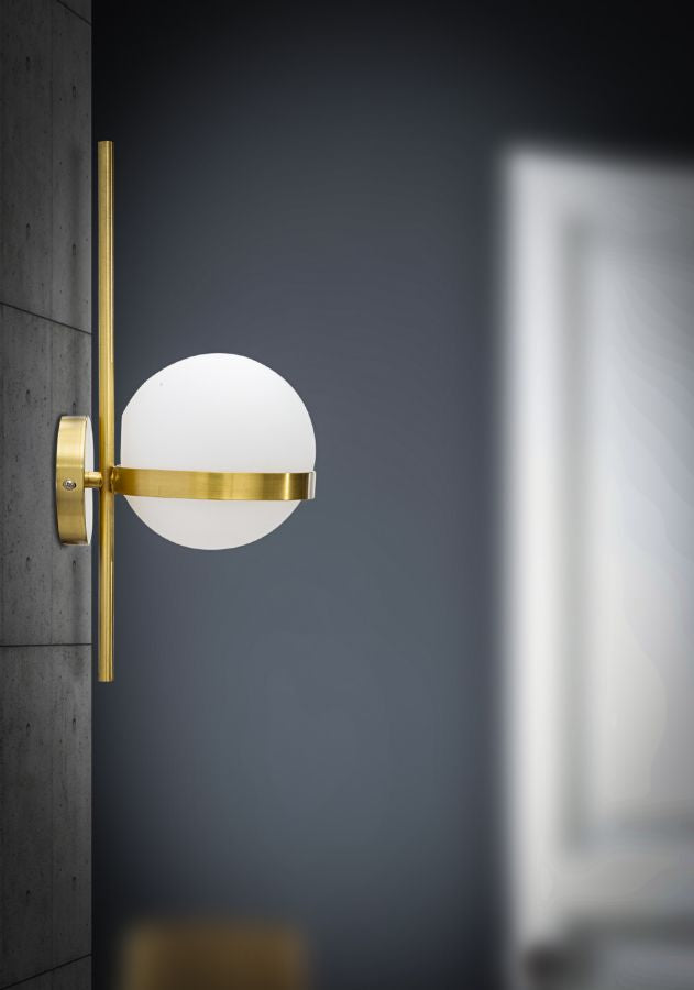 Goldfarbene Metall-Wandleuchte