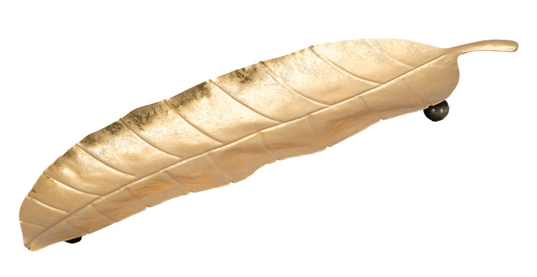 Goldenes Metalltablett in Form eines Buchstabens