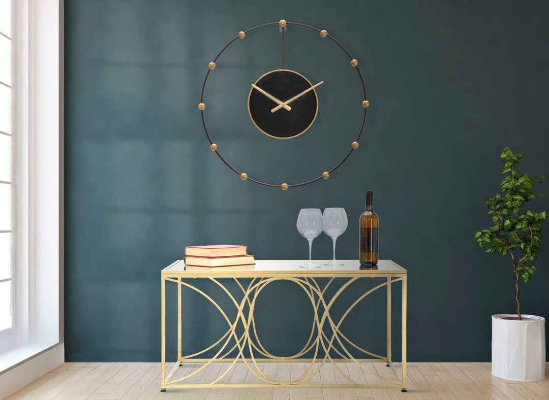 Bronzene und schwarze Wanduhr aus Metall
