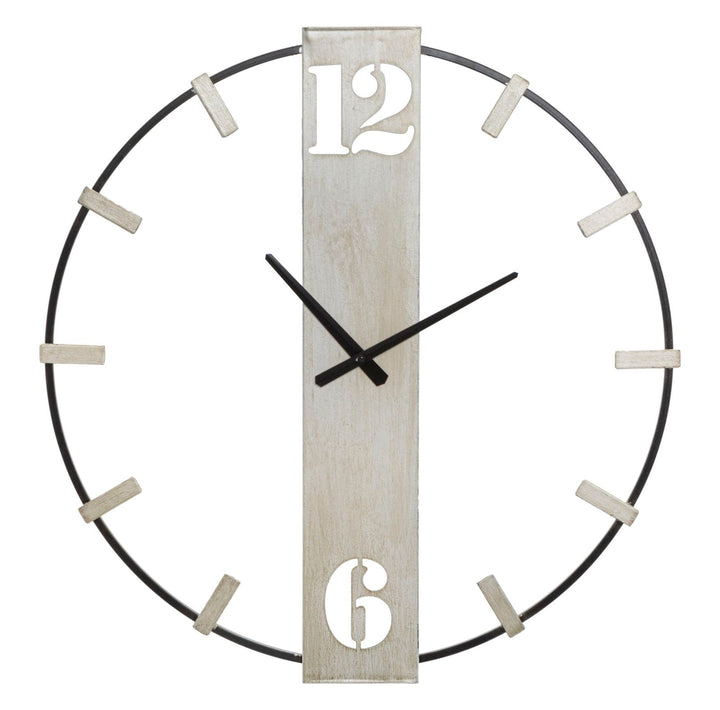 Silberne und schwarze Wanduhr aus Metall
