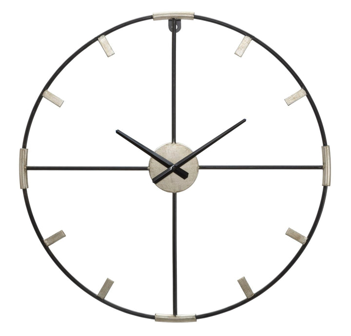 Silberne und schwarze Wanduhr aus Metall
