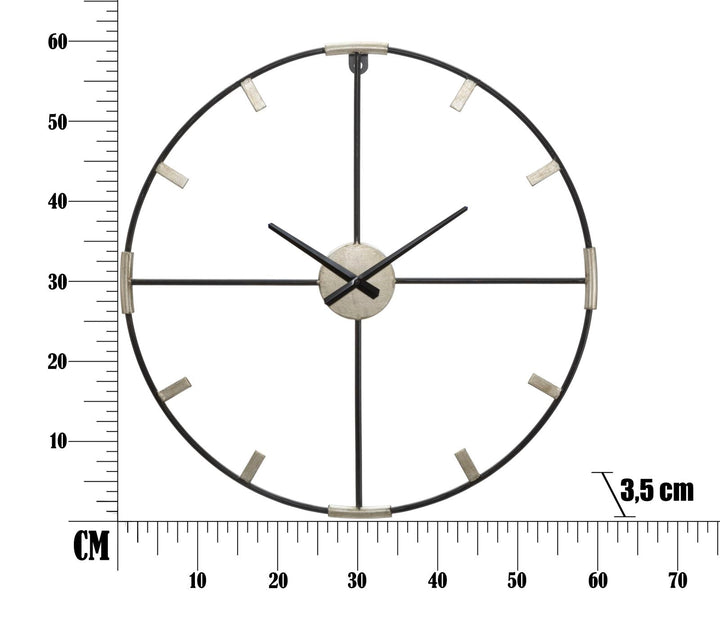 Silberne und schwarze Wanduhr aus Metall
