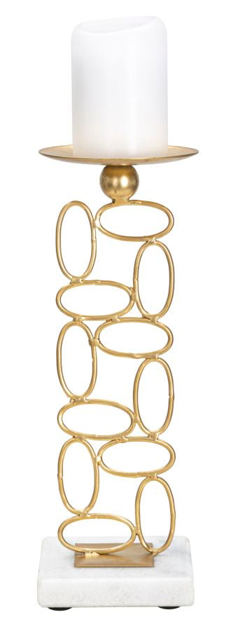 Geometrischer Kerzenständer aus Goldmetall auf weißem Marmorsockel