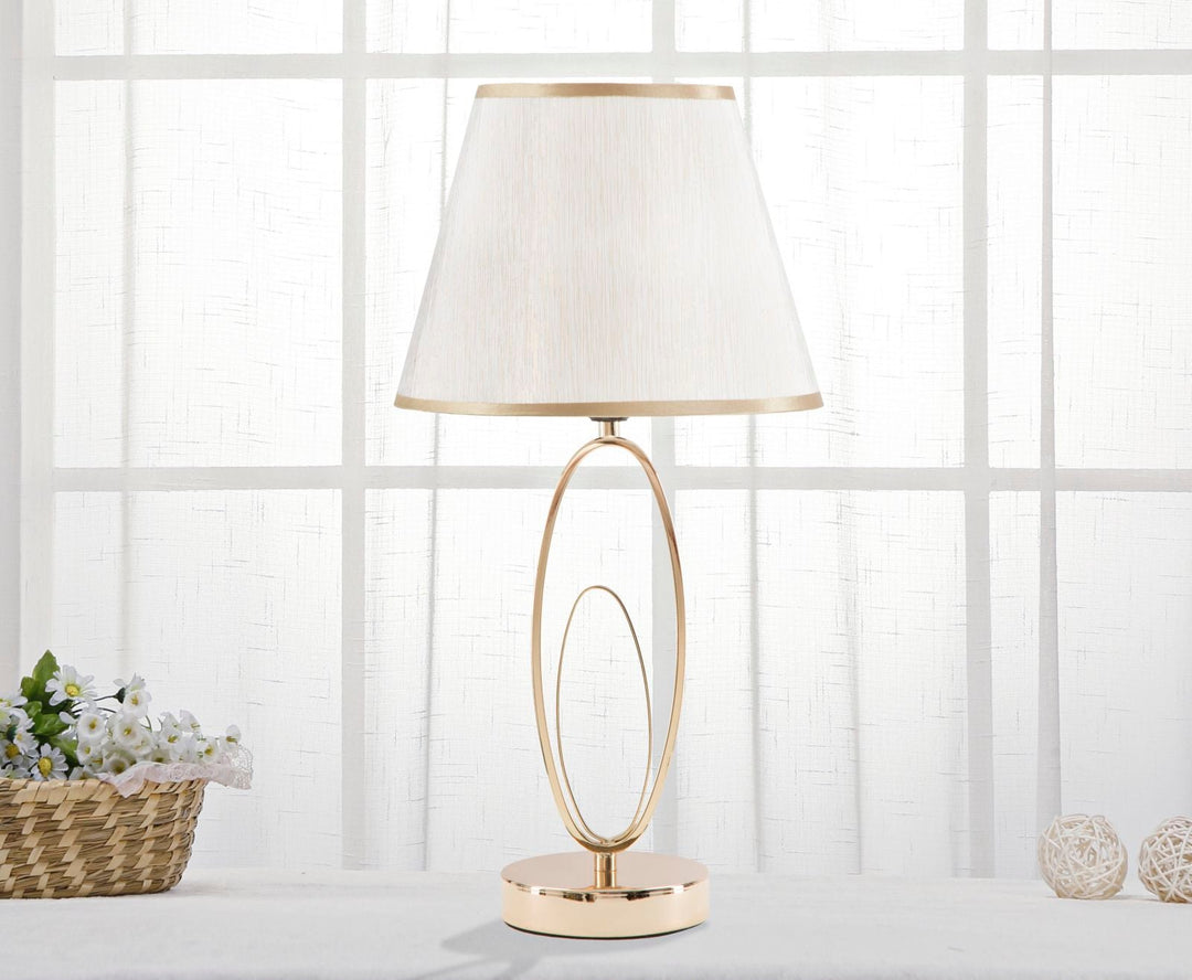 Moderne Tischleuchte in Gold und Creme