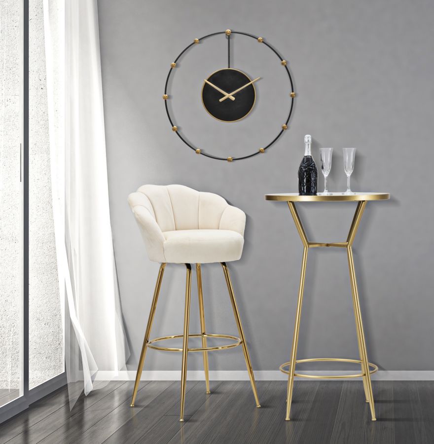 Barhocker aus cremefarbenem Samt mit goldenen Metallbeinen