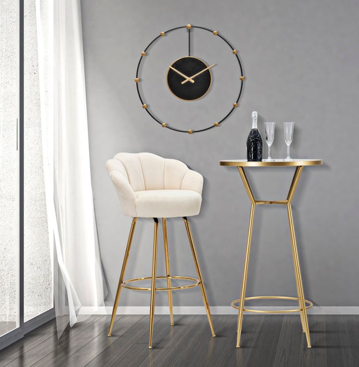 Barhocker aus cremefarbenem Samt mit goldenen Metallbeinen