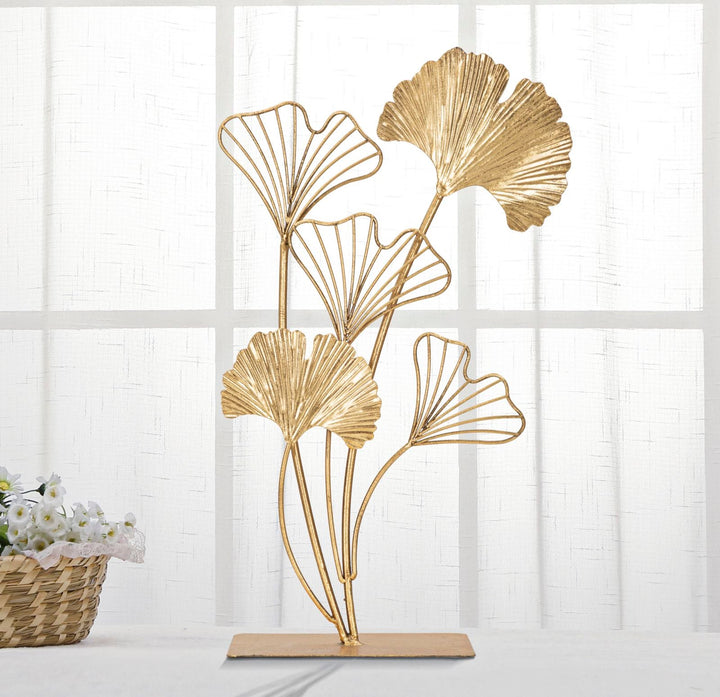 Goldene Blumen- und Buchstabendekoration (Moderne Bildhauerei)