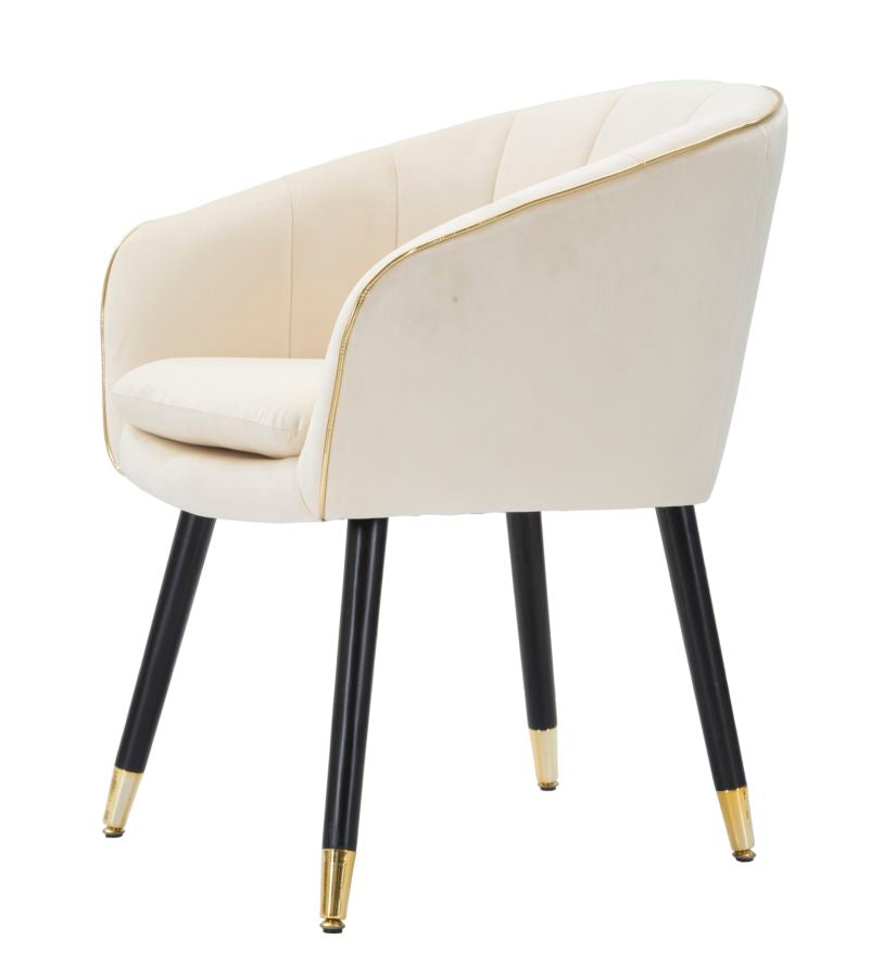 Cremefarbener gepolsterter Sessel mit schwarzen Holzbeinen und goldenen Details
