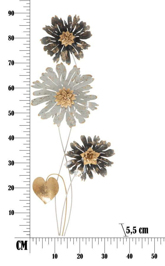 Moderne Wanddekoration mit Metallblumen