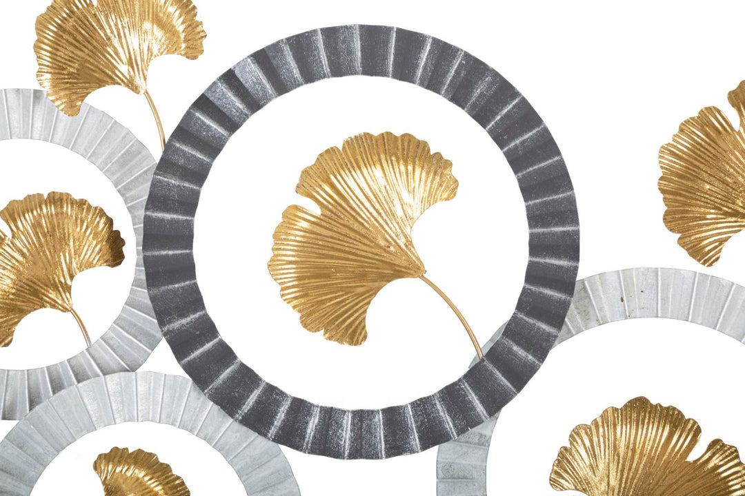 Kleine goldene Blumen in silbernem runden Rahmen Wanddekoration