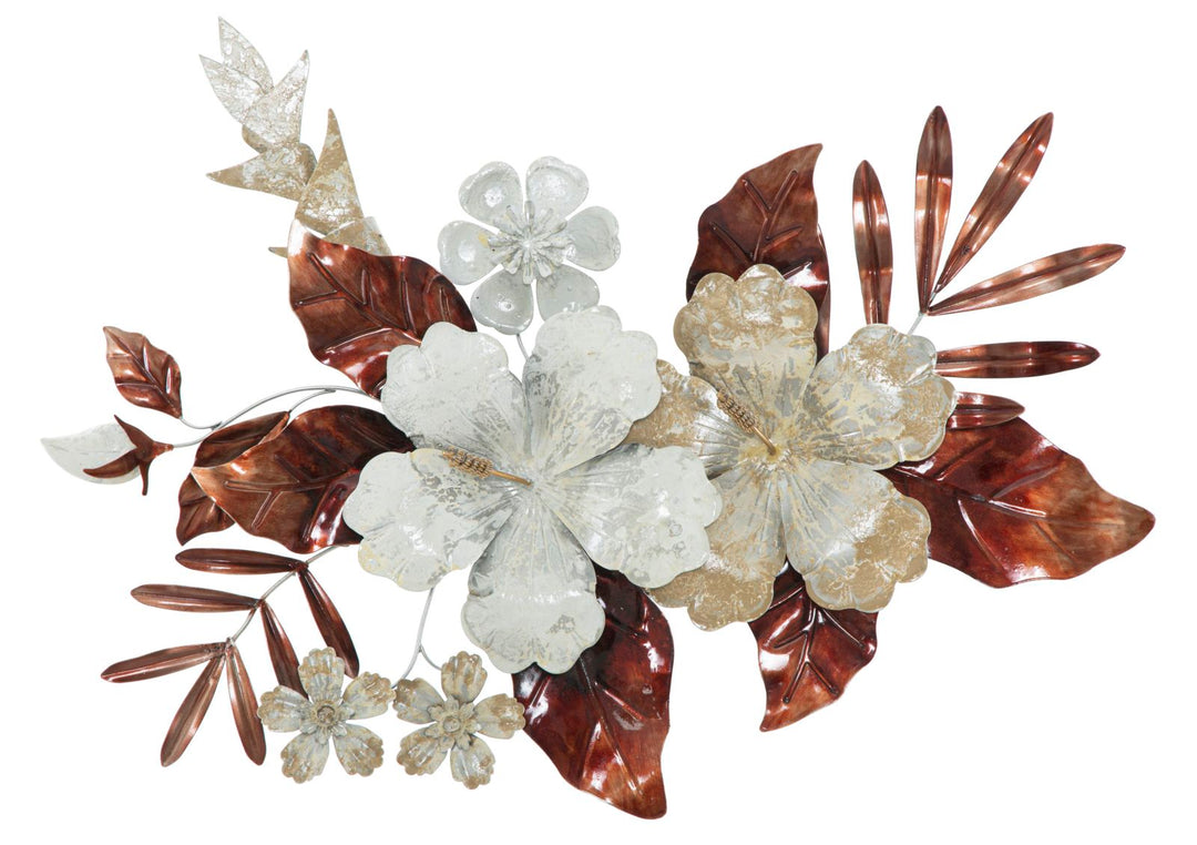 Moderne Wanddekoration mit Metallblumen