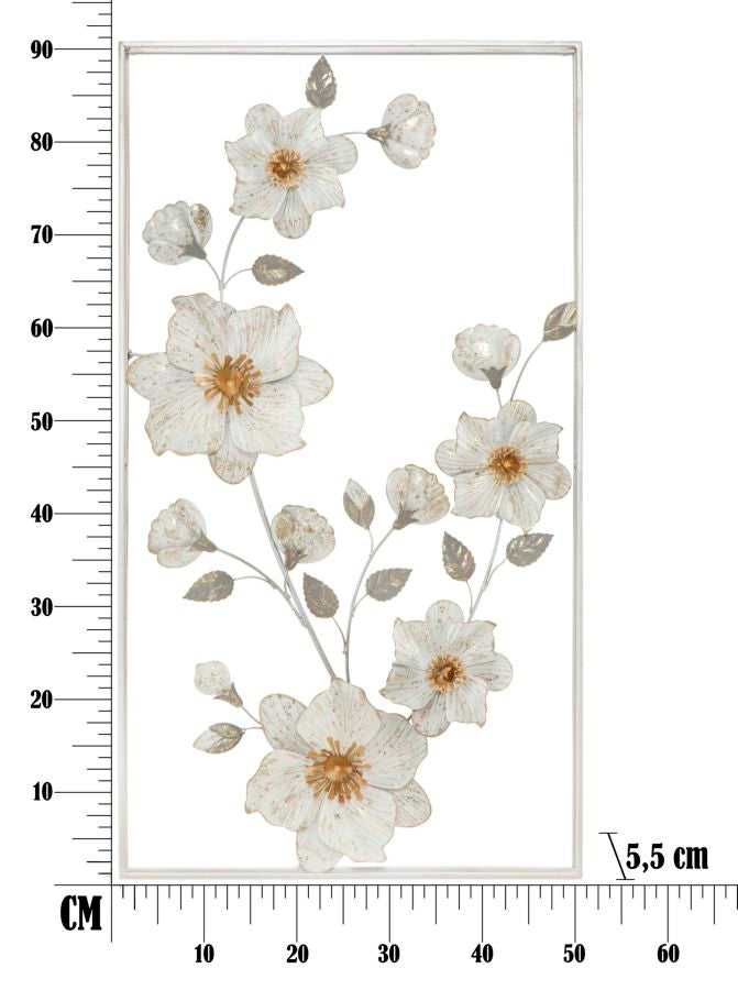Moderne Wanddekoration mit Metallblumen