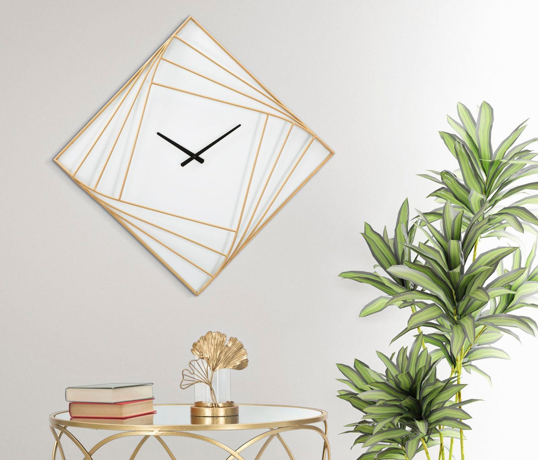 Moderne Wanduhr in Gold und Quadratform