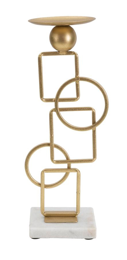 Geometrischer Kerzenständer aus Goldmetall auf weißem Marmorsockel